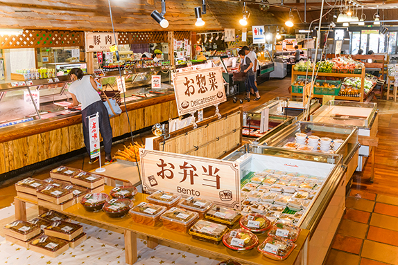 Chế biến đồ ăn kèm, chế biến thịt tại cửa hàng Kumamoto KM0035